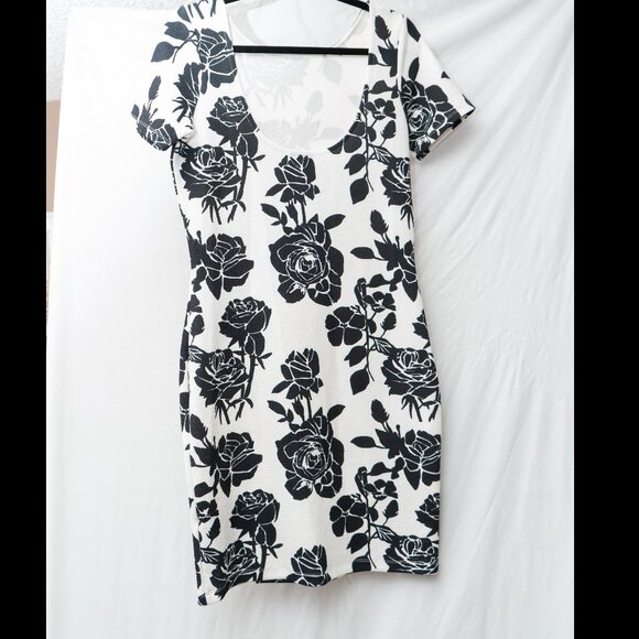 Icone Size Medium FLoral black and white dress - Picture 2 of 3